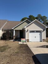 151 Pine Hollow Rd in Holly Ridge, NC - Building Photo