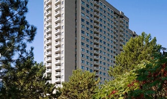 The Forestwoods in Mississauga, ON - Building Photo
