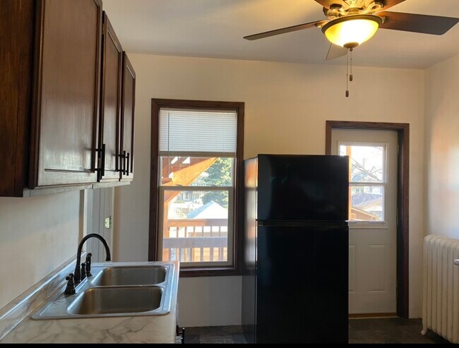 2122 W 3rd St in Duluth, MN - Building Photo - Building Photo