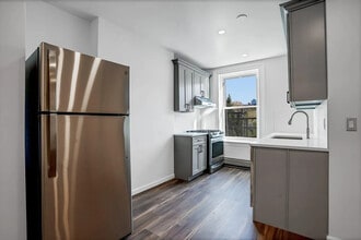 245 4th St, Unit 3 in Jersey City, NJ - Building Photo - Building Photo
