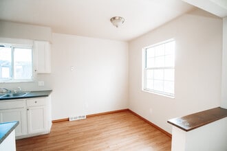 653 Williamsville Ave in Toledo, OH - Foto de edificio - Building Photo