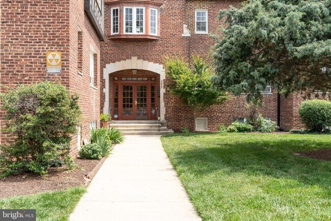 235 Emerson St NW in Washington, DC - Building Photo - Building Photo