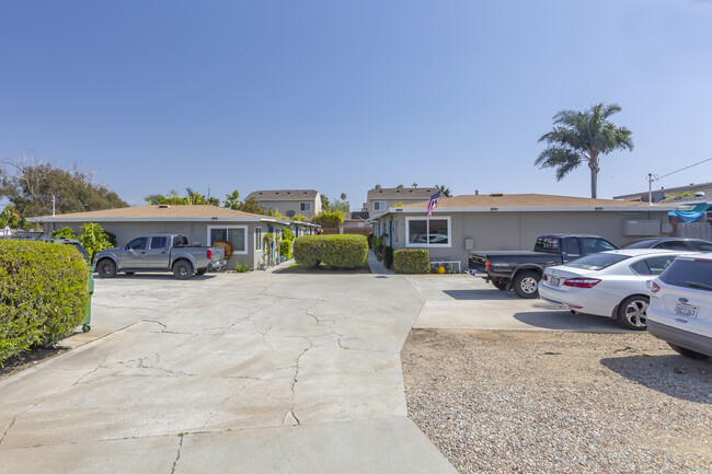 735-739 California St in Oceanside, CA - Building Photo - Building Photo