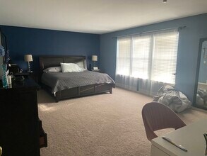 1915 Chestnut Grove Dr in Plainfield, IL - Building Photo - Building Photo