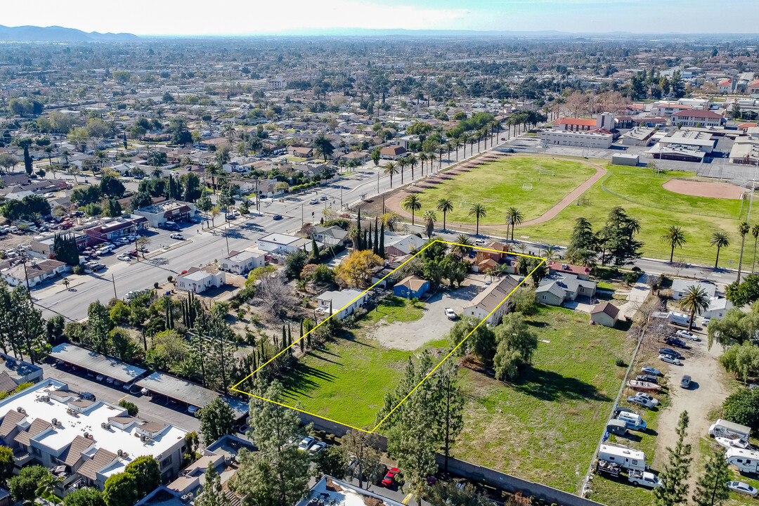 8449 Palmetto Ave in Fontana, CA - Building Photo