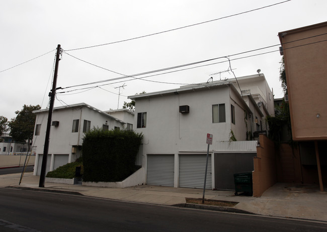 11873 Rochester Ave in Los Angeles, CA - Foto de edificio - Building Photo