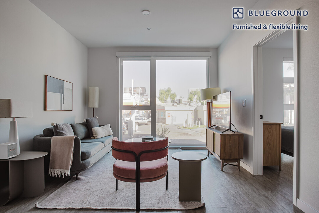 11600 Santa Monica Blvd, Unit FL2-ID1201 in Los Angeles, CA - Foto de edificio