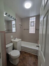 1302 E 72nd St in Chicago, IL - Foto de edificio - Building Photo