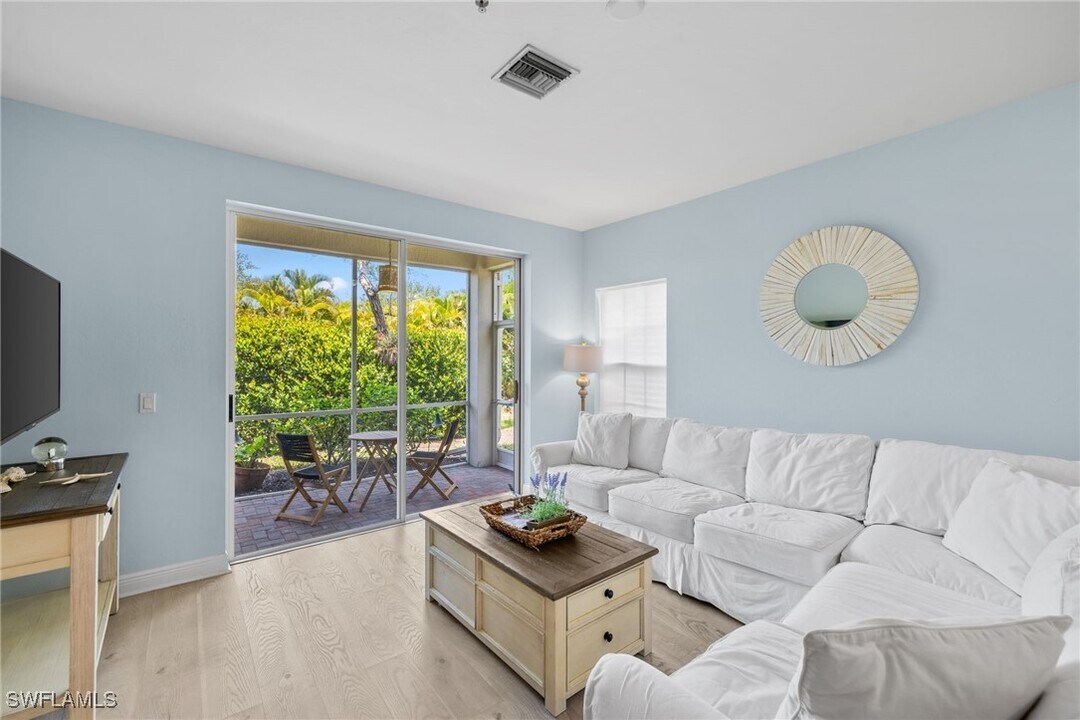 1305 Sweetwater Cove in Naples, FL - Building Photo