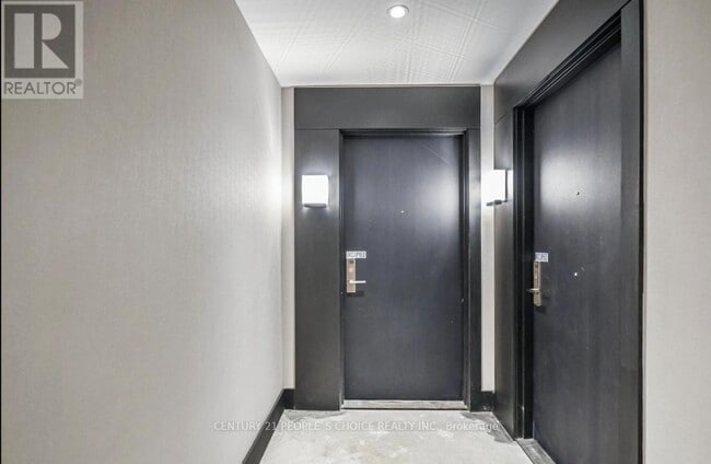 55 Duke St W in Kitchener, ON - Building Photo - Building Photo