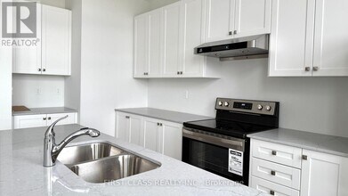 51 Harold Wilson Ln in Richmond Hill, ON - Building Photo - Building Photo