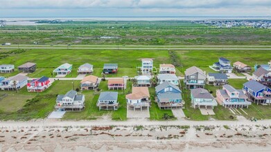 13102 John Reynolds Rd in Galveston, TX - Foto de edificio - Building Photo