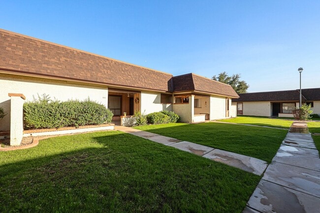 8131 N 107th Ave in Peoria, AZ - Building Photo - Building Photo