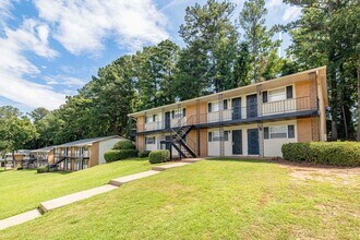 Premier Club Apartments in Union City, GA - Building Photo - Building Photo