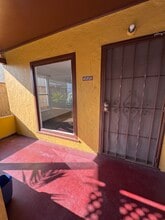 3349 Brayton Ave in Signal Hill, CA - Foto de edificio - Building Photo