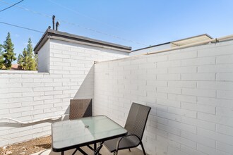 1228 W 4th St-Unit -3 in Tempe, AZ - Foto de edificio - Building Photo