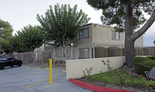 Park View Apartments in Victorville, CA - Building Photo - Building Photo