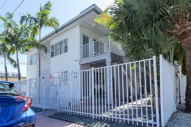 8430 Harding Ave in Miami Beach, FL - Building Photo - Building Photo