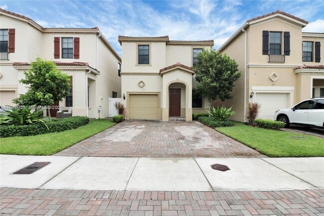 673 NE 191st St in Miami, FL - Building Photo - Building Photo