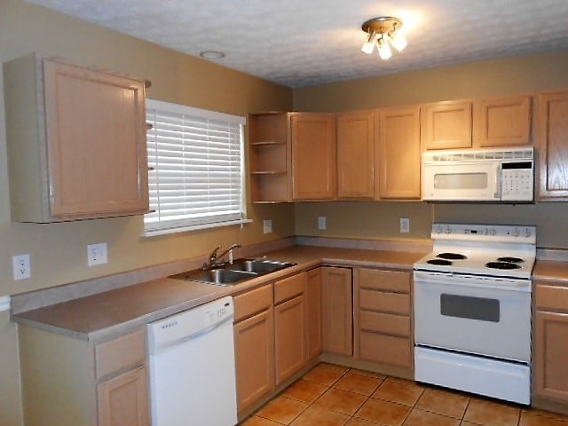 2464 Miami Village Dr in Miamisburg, OH - Building Photo - Building Photo