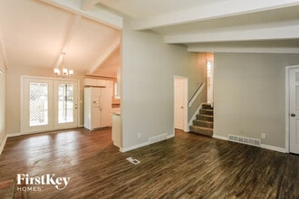6927 NW Avalon St in Parkville, MO - Building Photo - Building Photo
