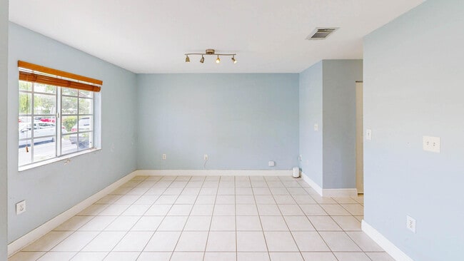 18712 SW 100th Ave in Cutler Bay, FL - Building Photo - Building Photo