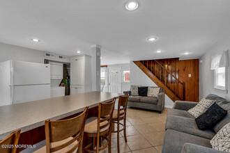 21 Peterson Ln in Lavallette, NJ - Building Photo - Building Photo