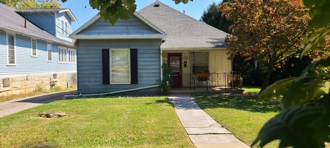 property at 1104 N Woodburn Ave