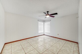 154 Cinnamon Lake Cir in Melbourne, FL - Building Photo - Building Photo