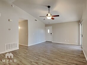 8027 W Laurel Ln in Peoria, AZ - Building Photo - Building Photo