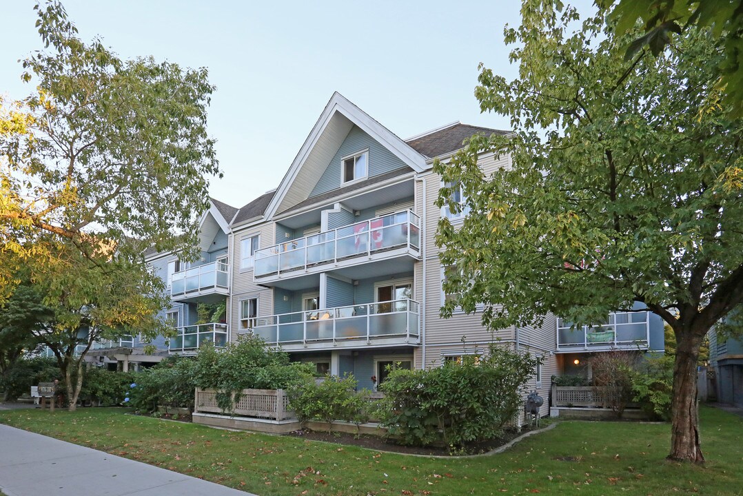 Whiting Court in Vancouver, BC - Building Photo