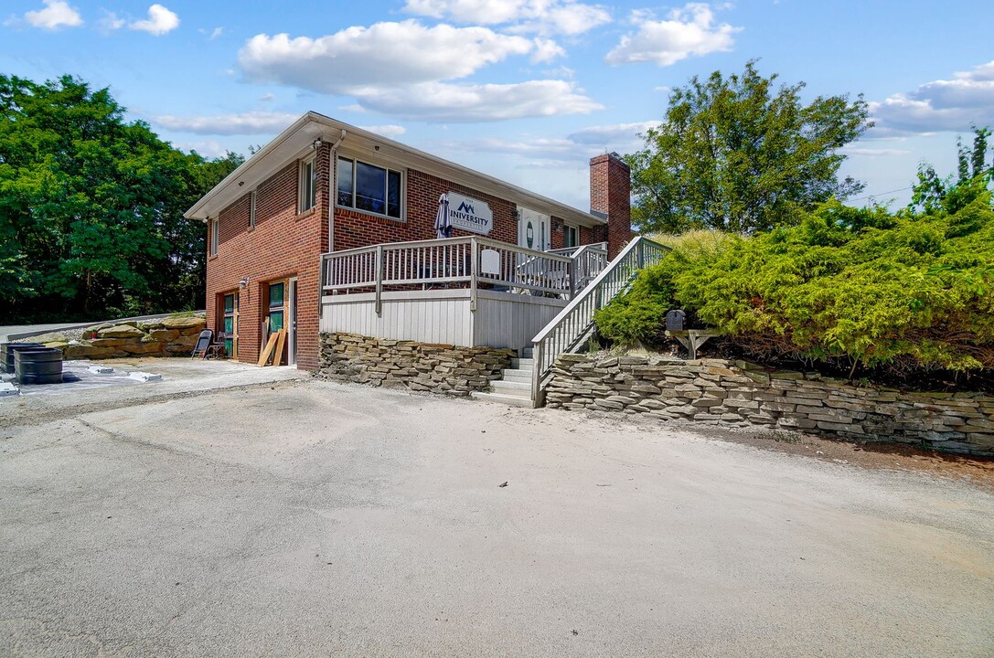 1133 N Byrne Rd in Toledo, OH - Building Photo