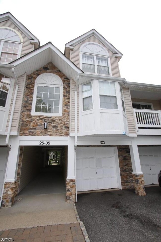 property at 31 Loch Ln