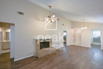 2712 St George Pl in Arlington, TX - Foto de edificio - Building Photo