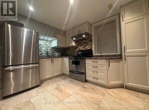 101 Shirrick Dr in Richmond Hill, ON - Building Photo - Building Photo