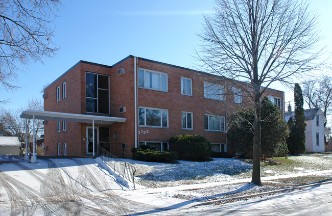 3709 Jackson St NE in Columbia Heights, MN - Building Photo - Building Photo