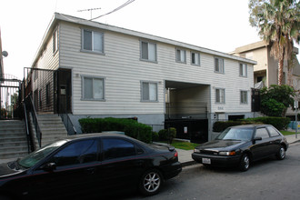 244 W Spazier Ave in Burbank, CA - Foto de edificio - Building Photo