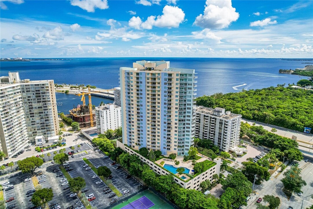 2475 Brickell Ave, Unit 1801 in Miami, FL - Foto de edificio