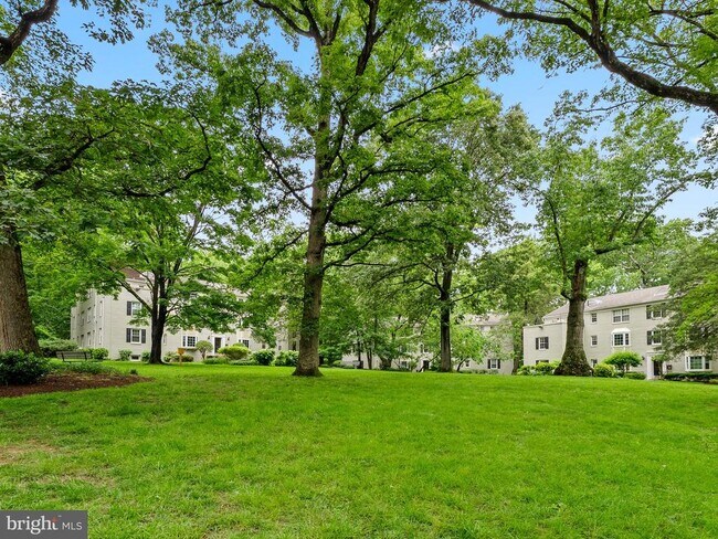 708 S Arlington Mill Dr in Arlington, VA - Building Photo - Building Photo
