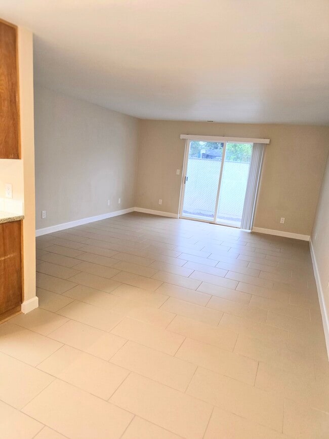 322 Lorraine Ave, Unit A in Eagle Point, OR - Building Photo - Building Photo