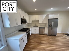 14 Humboldt Pl, Unit #1 in Boston, MA - Building Photo