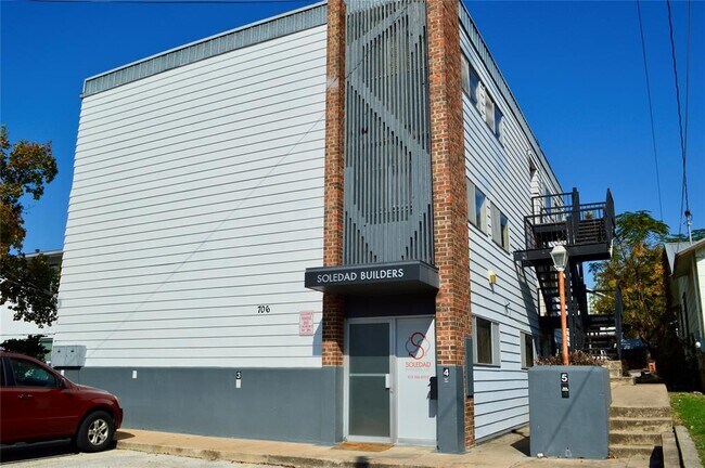 property at 706 W 34th St