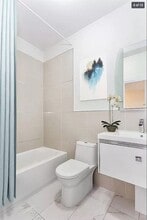 144 Fulton Ave in Jersey City, NJ - Foto de edificio - Building Photo