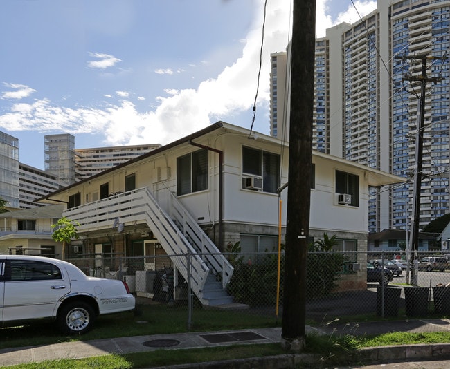 619 Isenberg St in Honolulu, HI - Building Photo - Building Photo