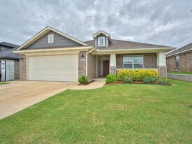 417 Pergola St in Yukon, OK - Building Photo