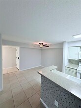 9481 Highland Oak Dr in Tampa, FL - Building Photo - Building Photo