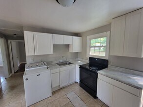 2204 McConnell Rd in Greensboro, NC - Building Photo - Building Photo