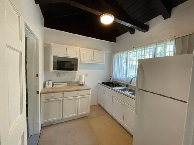 840 Centinela Ave, Unit 1 in Inglewood, CA - Building Photo - Building Photo