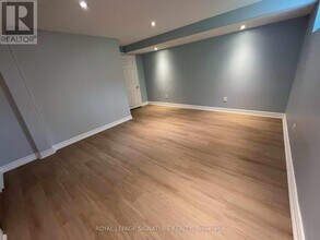 86 Gardiner Dr in Hamilton, ON - Building Photo - Building Photo