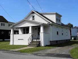 30 Charles St in Waterford, NY - Building Photo